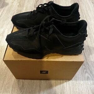 New Balance 327 Triple Black